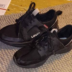 Women's Levi's Black Sneakers(6)